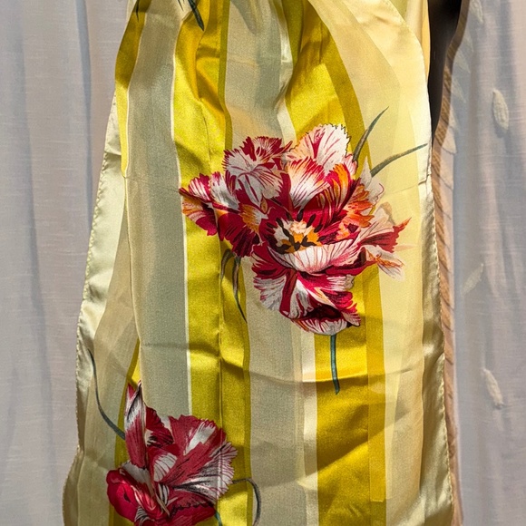Ellen Tracy 100% Silk Yellow Floral Scarf – Elegant Accessory - Picture 6 of 9